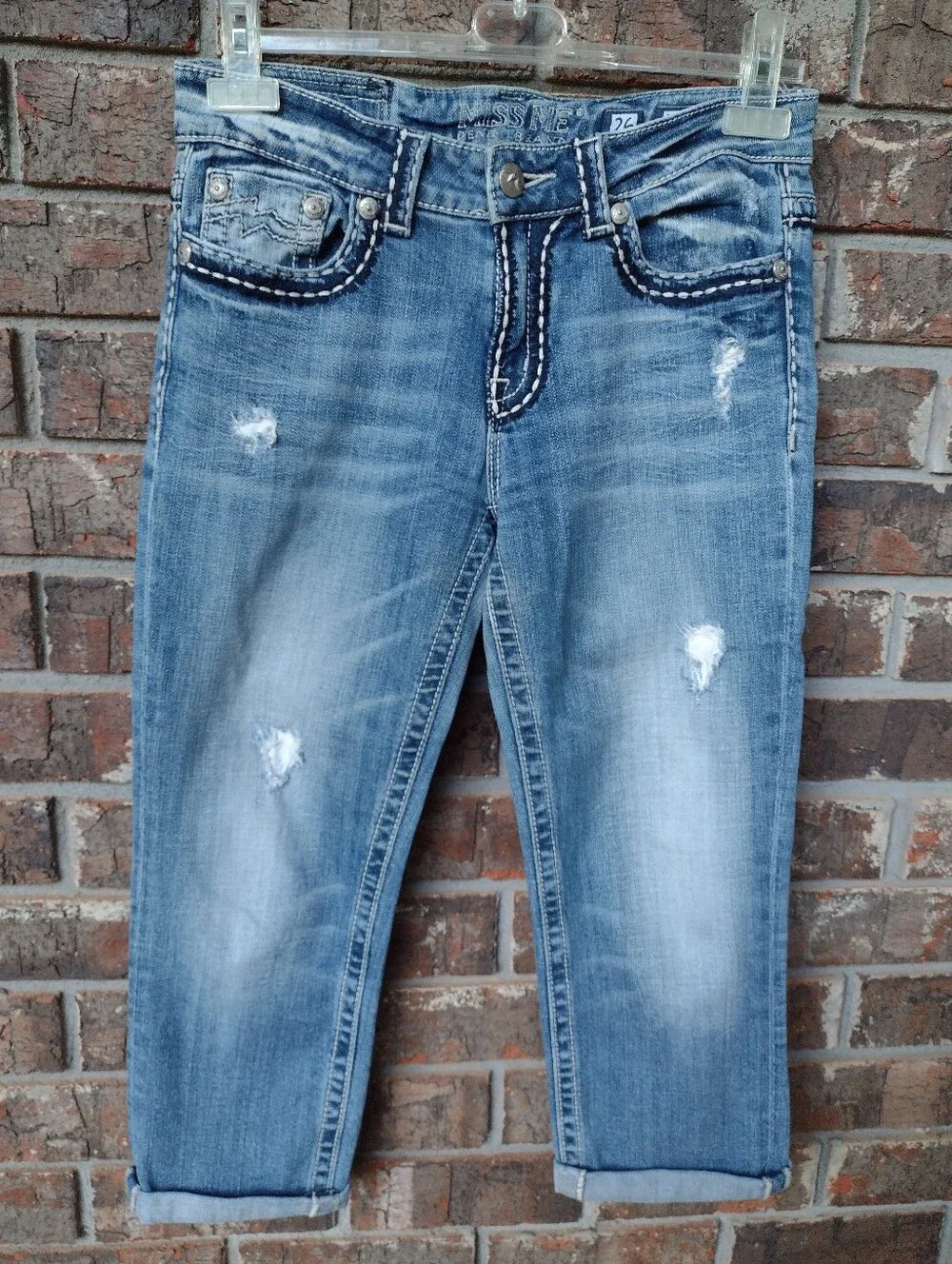 Miss Me Boyfriend Capri Jean Women's 26 Thick Stitch Distressed Cuffed Studs